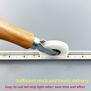 Rodillo de PVC con mango de madera para tiras LED COB/SMD, herramienta auxiliar universal para instalación - Product Image 4