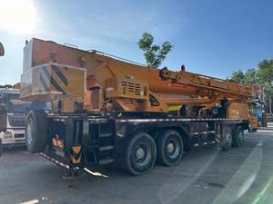 Grúa Móvil Hidráulica Usada Zoomlion ZTC550 de 55 Toneladas, Año 2015, Marca China, Componentes Principales: Motor, Caja de Cambios, Bomba, PLC - Product Image 4