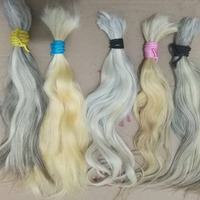 Vente en gros Extensions de queues de cheval en cheveux humains gris vierge brut non transformé en argent bouclé blanc naturel pour tressage pour perruques en dentelle