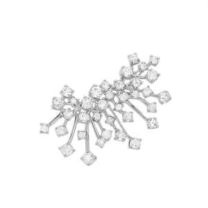 Boucles d'oreilles manchette flocon de neige en or blanc, sertissage griffe diamant taille princesse, bijoux fins de luxe pour femme, mariage - Product Image 1