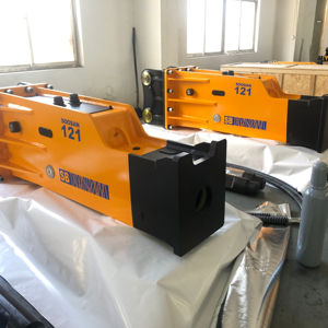 Marteau hydraulique SOOSAN SB121, type silencieux, pour démolition de roche, avec certification CE et garantie, pour excavatrices de 28 à 35 tonnes. - Product Image 1