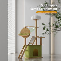Arbre à chat d'intérieur vert de Noël, grand, en bois, avec structure d'exploration, nid, maison, griffoir floral et pilier de saut autoportant