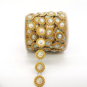 Commercio all'ingrosso ab di cristallo del diamante in oro fiore di plastica piedistallo di pietra catena della tazza del rhinestone roll <span class=keywords><strong>per</strong></span> abito da sposa - Product Image 3