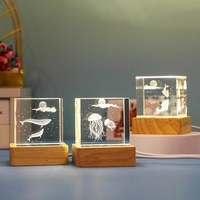 Cube de méduse et de dauphin gravé au laser, base de veilleuse lumineuse, ornement de bureau créatif en quartz transparent, style moderne et minimaliste