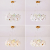 Luminaire suspendu en verre LED fait main par un designer d'intérieur, style nordique romantique, lustres ronds pour la maison et l'hôtel
