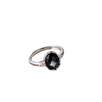 Cincin bintang segi delapan dari perak murni S925 dengan batu akik hitam, menawarkan kesan mewah dan berkelas, merupakan produk baru terlaris.
