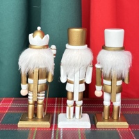Nouveauté très vendue Casse-noisette en bois doré de 15 cm Figurine de Noël Ornement de table et jouet décoratif