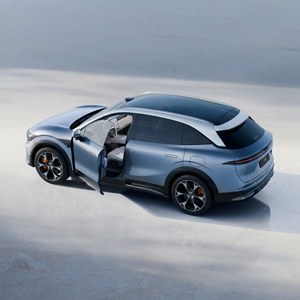 Zeekr 7X, Sedán Eléctrico de Doble Motor y 646 hp, Carga Rápida de 5.5C, Luz Inteligente Mini-LED de 3.5K, Batería de 100 kWh, Autonomía de 780 km - Product Image 2