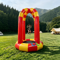 Trampoline gonflable rose robuste pour usage commercial avec cordes élastiques et poteaux rayés pour événements d'enfants