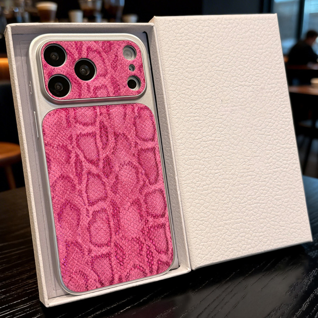 Eco-Friendly Retro Leather Case for iPhone 17 16 Pro Max Vintage Pattern Sustainable Material Shockproof Protective Cover