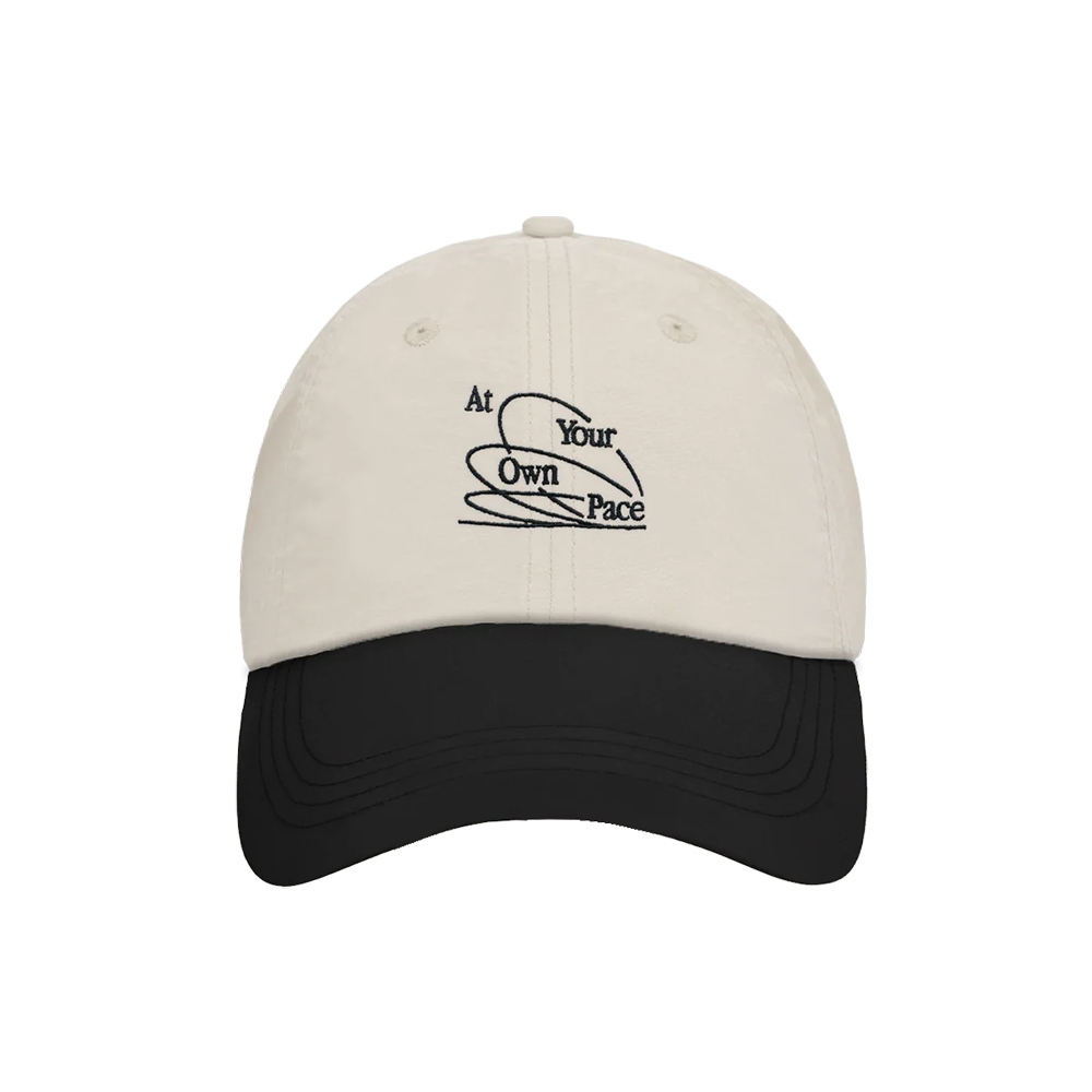 สีเบจและสีดำ