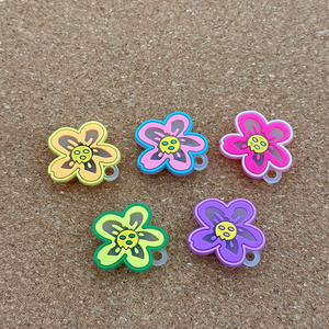 Мини-шармы из ПВХ с плоской задней частью для поделок, Мультяшные украшения из кабошона, кремовый клей, украшения для чехлов для телефонов и обуви - Product Image 5