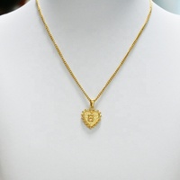 Collar inicial personalizado de fábrica para mujer elegante colgante de corazón chapado en oro de 18 quilates 26 letras nombre alfabeto fiestas de acero inoxidable