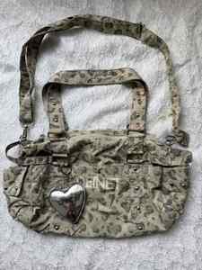 Cepillo Plegable Compacto con Espejo y Logotipo Personalizado, Cepillo para el Cabello Portátil con Forma de Corazón, con Llavero, Bonito Adorno para Bolsos - Product Image 4