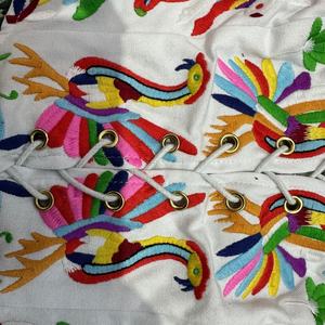 Nuevo Top Corto Casual de Verano 2025 para Mujer, con Escote sin Tirantes, Cordón Ajustable y Bordado Intenso - Product Image 4