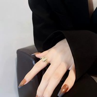 Jam tangan cincin zirkon berlapis emas wanita, arloji buatan tangan kuningan dengan desain jari indeks dapat disesuaikan untuk pertunangan pernikahan