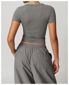 2024 Camisetas básicas ajustadas de alta calidad para mujer, camisetas de <span class=keywords><strong>Yoga</strong></span> con logotipo personalizado, camiseta negra de Spandex para mujer, camisetas de gimnasio, camiseta Sexy ajustada - Product Image 4