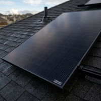 Module solaire noir intégral au design fin, montage pratique sur toit de maison, équipement photovoltaïque, cellule BC, monocristallin de type N, 660W