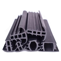 Xinhong XHGF-EPDM Segel Karet EPDM Hitam Tahan Cuaca Bentuk T dengan Duri Pengunci Otomatis untuk Celah Panel Surya Modul PV