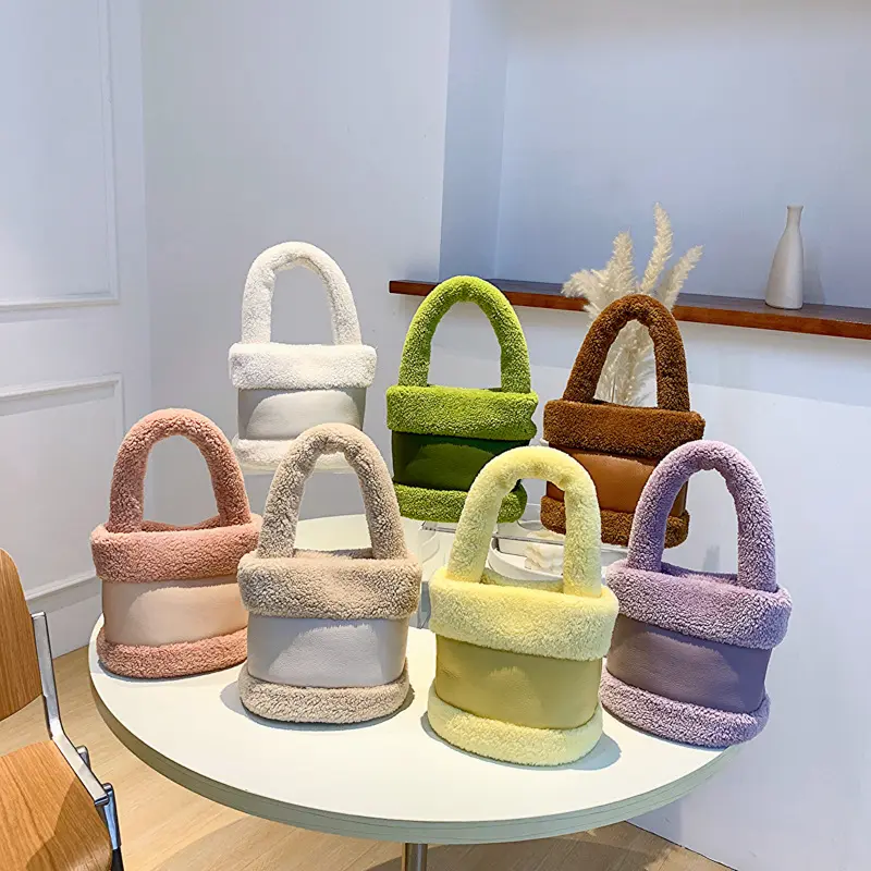 Nuevas llegadas, bolso de cubo a la moda, Mini bolsos de invierno prácticos de piel, bolso de mano con cierre magnético para mujer, bolsos de hombro bonitos de felpa para mujer