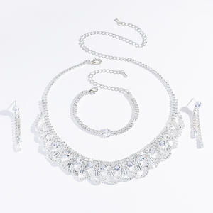 Accesorios al por Mayor, Juego de Collar y Aretes con Pedrería, Impresionante Cadena para Clavícula, Joyería - Product Image 5