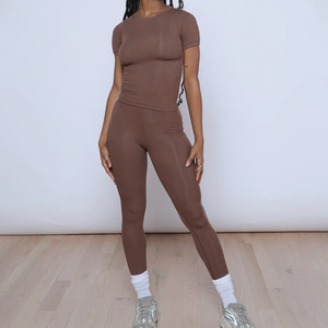 Set da <span class=keywords><strong>donna</strong></span> Loungewear personalizzato comodi <span class=keywords><strong>Leggings</strong></span> canottiera in <span class=keywords><strong>cotone</strong></span> a coste da salotto da <span class=keywords><strong>donna</strong></span> set Shorts estivi a due pezzi - Product Image 2