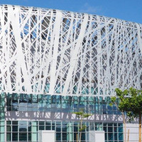 Panneaux en aluminium thermolaqués sur mesure, découpe laser, façade extérieure en métal, mur-rideau
