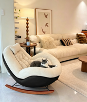 Fauteuil inclinable moderne en velours capitonné avec ottoman assorti, siège en forme de cocon incurvé vert olive, pieds en bois à bascule, pour salon