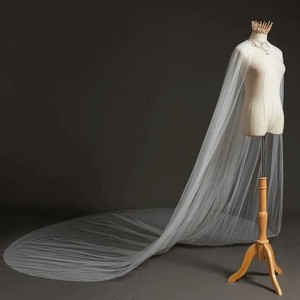 <span class=keywords><strong>Voile</strong></span> de <span class=keywords><strong>mariée</strong></span> de luxe QUEENS GOWN, entièrement brodé à la main avec des fleurs 3D en cristal et perles, châle <span class=keywords><strong>cape</strong></span> long et fluide en ivoire - Product Image 4