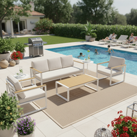 Ensemble de mobilier d'extérieur moderne et minimaliste en aluminium 5 pièces avec table aspect bois pour hôtels et parcs, idéal pour la cour et le bord de piscine