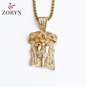 Colgante Zoryn con Rostro de Jesús Bañado en Oro, Corona de Espinas de Cristal y Diamantes de Imitación, Estilo Nórdico Hip Hop Vintage, de Acero Inoxidable para Hombres y Mujeres, Ideal para Fiestas - Product Image 1