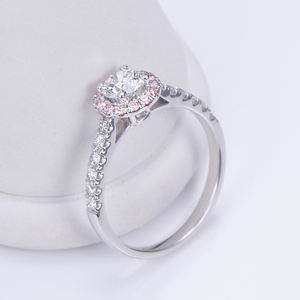 แหวนเพชรทรงกลมทองคำขาว 18K รุ่น MSR-1404 จาก Messi Jewelry สำหรับผู้หญิง - Product Image 2