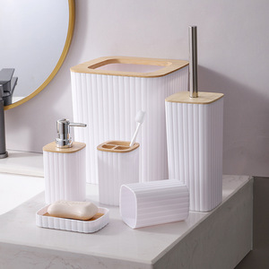 Ensemble <span class=keywords><strong>de</strong></span> 6 accessoires <span class=keywords><strong>de</strong></span> <span class=keywords><strong>salle</strong></span> <span class=keywords><strong>de</strong></span> <span class=keywords><strong>bain</strong></span> en polyrésine et <span class=keywords><strong>bambou</strong></span> Noir Toilette avec poubelle pour usage domestique - Product Image 5