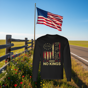 No Kings In America Since 1776 T-shirt vintage a maniche lunghe con bandiera degli Stati Uniti invecchiata - Product Image 3