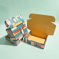 Boîtes d'expédition tendance à prix compétitif, taille personnalisée, en carton ondulé de luxe, avec impression personnalisée, finition mate, pour cadeaux et vente au détail