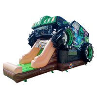 Château gonflable Monster Truck personnalisé avec toboggan Mad Dog, idéal pour les fêtes d'enfants, événements extérieurs et locations.