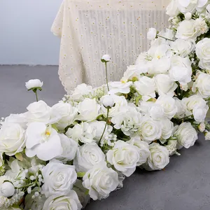 Venta al por mayor de accesorios de la boda artificial de seda blanca Rosa filas de flores artificiales camino de mesa para la decoración de la boda