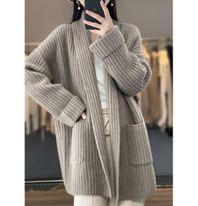 <span class=keywords><strong>Cardigan</strong></span> in maglia <span class=keywords><strong>grossa</strong></span> da donna ODM di lusso, in <span class=keywords><strong>lana</strong></span> merino e yak, con tasche, vestibilità ampia e morbida, collo a risvolto, stile poncho - Product Image 4