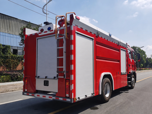 Nouveau <span class=keywords><strong>camion</strong></span> <span class=keywords><strong>de</strong></span> lutte contre les incendies et <span class=keywords><strong>de</strong></span> sauvetage SINOTRUK Howo TX 4x2 double cabine 10cbm 10000L Euro3 Chine - Product Image 4