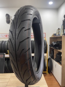 Pneu de scooter K305 Premium avec taille 16, 17 et 18 pouces, pneu tubeless pour les conducteurs urbains, excellente adhérence, longue autonomie, grande stabilité - Product Image 2