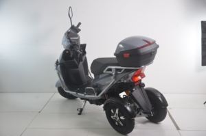 Scooter électrique argenté nouvelle <span class=keywords><strong>moto</strong></span> électrique <span class=keywords><strong>à</strong></span> <span class=keywords><strong>3</strong></span> <span class=keywords><strong>roues</strong></span> pour adultes tricycles <span class=keywords><strong>à</strong></span> la mode <span class=keywords><strong>moto</strong></span> électrique <span class=keywords><strong>à</strong></span> trois <span class=keywords><strong>roues</strong></span> - Product Image 2
