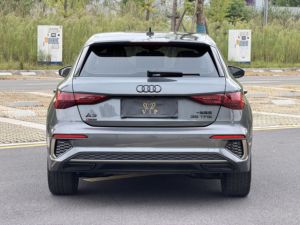 Audi <span class=keywords><strong>A3</strong></span> Sportback 35 TFSI <span class=keywords><strong>RS</strong></span> Sport Kit Edition 5 portes, 1.4T essence, conduite à gauche, modèle 2024 d'<span class=keywords><strong>occasion</strong></span> pour l'exportation - Product Image 3