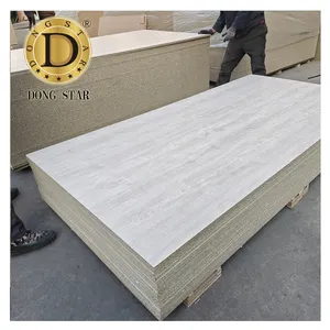 Green Core HMR impermeable grano de madera blanco melamina aglomerado hojas Flakeboards MFC tablero de partículas para muebles