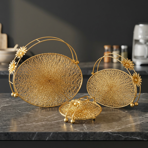 Juego de bandejas decorativas de metal bohemio con diseño floral ovalado, chapadas en oro, con asa, paquete multipieza - Product Image 1