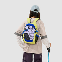 Sac à dos en nylon color block style streetwear, résistant à l'usure, moins de 20L, pour randonnée en extérieur avec bretelles courbées