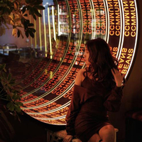 Boîte à lumière LED miroir infini avec effet d'extension de miroir abîme filet de poinçon attrayant Ins rouge pour la photographie populaire dans les centres commerciaux