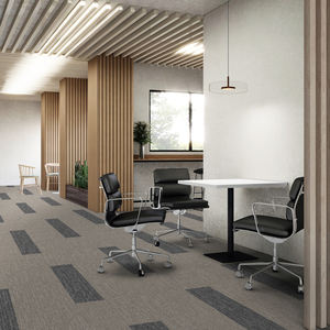 Dalles de moquette commerciales carrées de luxe en polypropylène avec support en PVC pour bureaux et salons - Product Image 2
