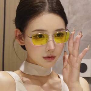 Gafas de Visión Nocturna Fotocromáticas con Marco Metálico Rectangular Plateado, Protección Contra la Luz Azul y la Radiación, Marco Completo para Conducir - Product Image 2