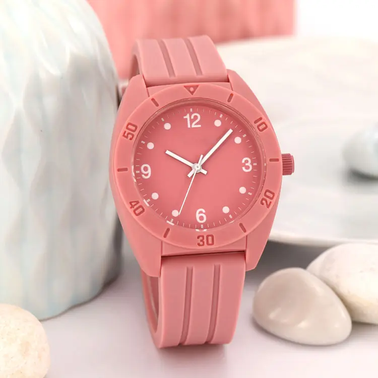 Montre bracelet pour femme en plastique, accessoire de mode féminine, personnalisable, colorée, poignet, silicone, fabrication de chine, vente en gros