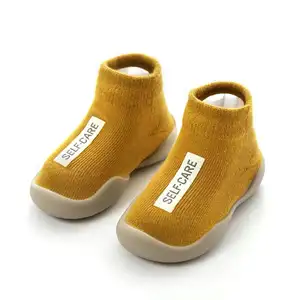 Scarpe da bambino Unisex di alta qualità Toddler First Walker antiscivolo neonata bambini suola in gomma morbida scarpe da bambino stivaletti in maglia